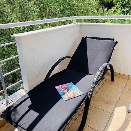 Ivana Apartment With Terrace Novalja Ngoại thất bức ảnh