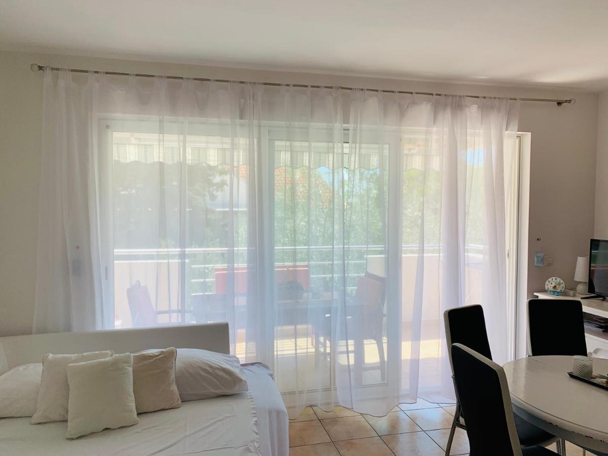 Ivana Apartment With Terrace Novalja Ngoại thất bức ảnh