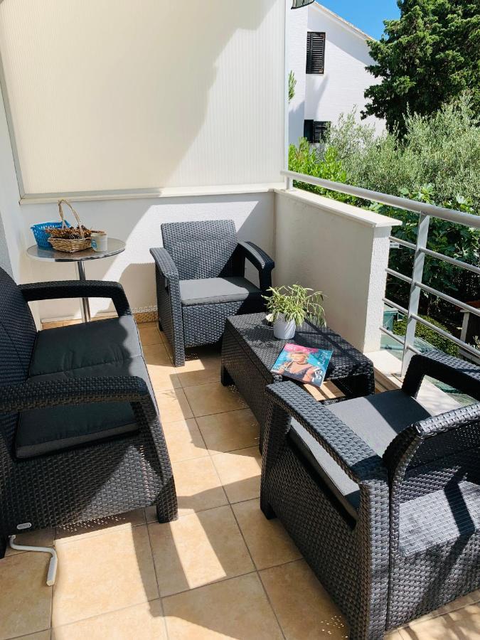 Ivana Apartment With Terrace Novalja Ngoại thất bức ảnh