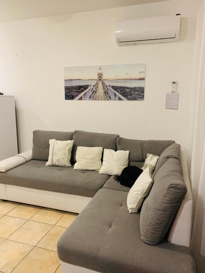 Ivana Apartment With Terrace Novalja Ngoại thất bức ảnh