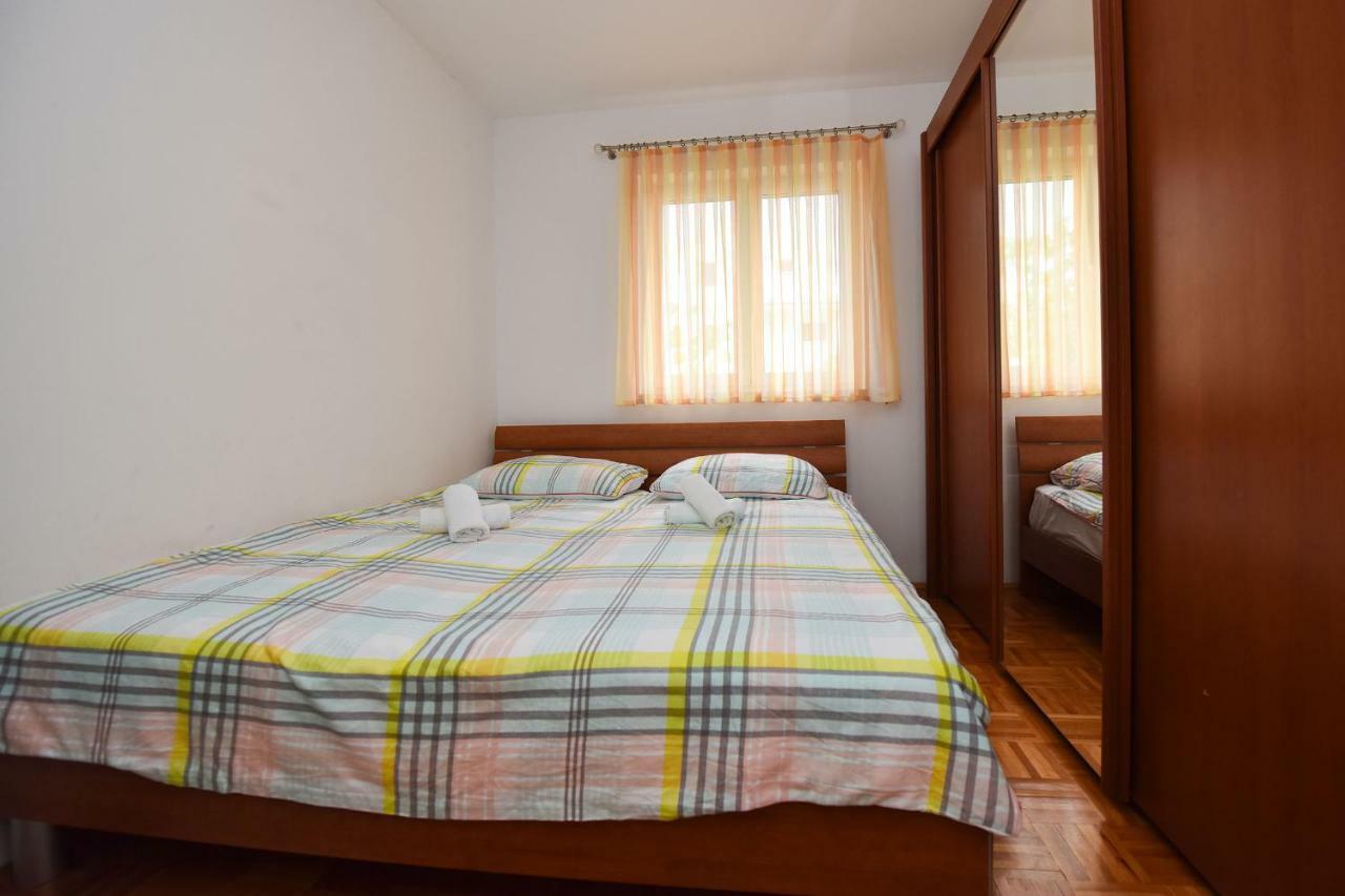 Ivana Apartment With Terrace Novalja Ngoại thất bức ảnh